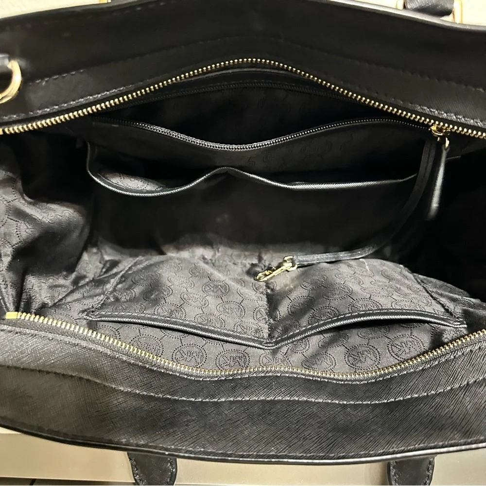 Michael Kors Selma Large Black Saffiano Leather Satchel Tote Crossbody Bag